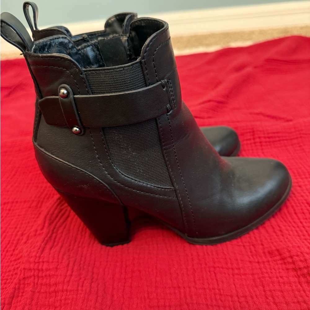 Elegant Black Ankle Boots